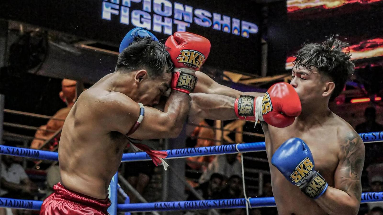 Обмен ударами руками под вывеской Championship Fight