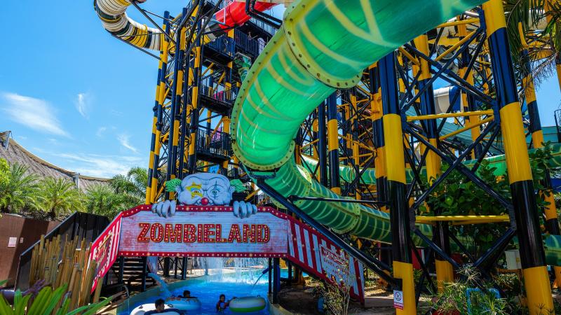 Горка Zombieland и ленивая река в аквапарке Columbia Pictures Aquaverse