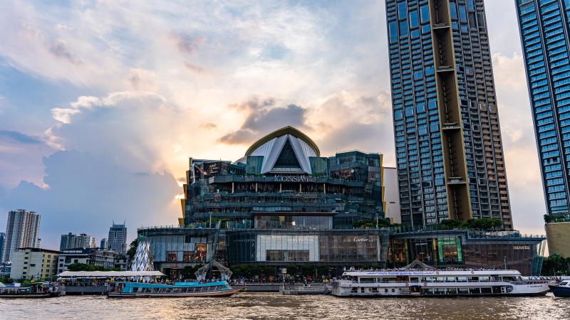 Торговый центр ICONSIAM на берегу реки Чао Прайя