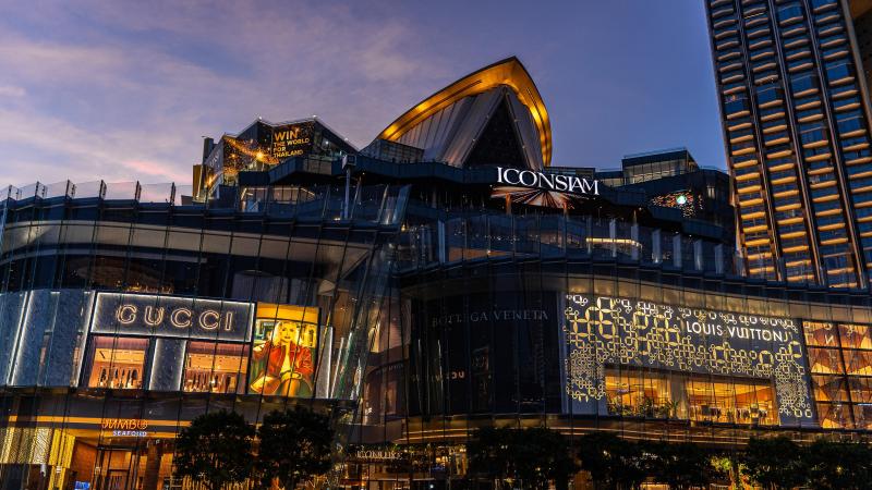 Торговый центр ICONSIAM вечером