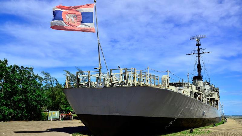 Фрегат HTMS Prasae в устье реки Прасэ, Районг